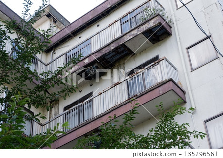 Abandoned hotel 135296561