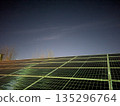 太陽能板夜空 135296764