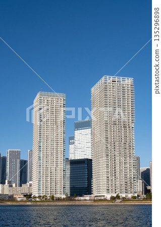 從豐洲方向望向晴海,可以看到高樓林立的景色。 從豐洲方向望向晴海,可以看到高樓林立的景色。 135296898