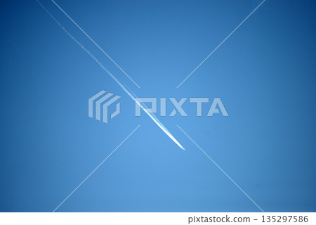 Contrail Contrail 135297586