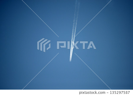 Contrail Contrail 135297587