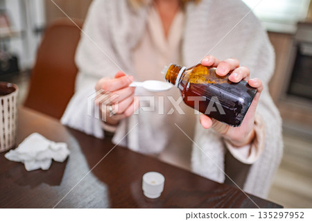 Preparing a dose for recovery from a common cold at home Preparing a dose for recovery from a common cold at home 135297952