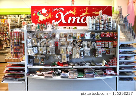 Inside the 100-yen shop: Increasing popularity among foreign tourists Inside the 100-yen shop: Increasing popularity among foreign tourists 135298237