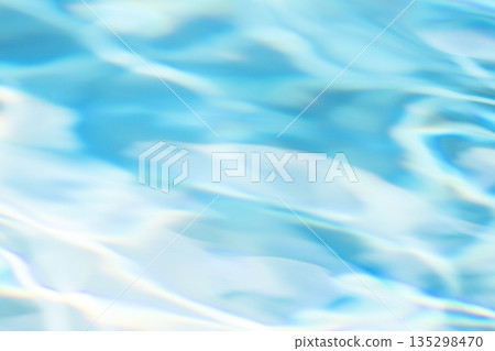 水面圖案營造出的夏日色彩形象 水面圖案營造出的夏日色彩形象 135298470