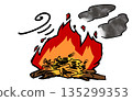 冒煙的營火 135299353