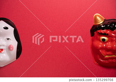 節分像（惡魔圖）和禦福面具分別放置在左側和右側 135299708