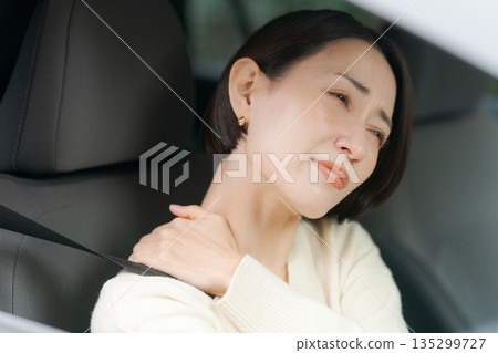 一個女人開車 135299727