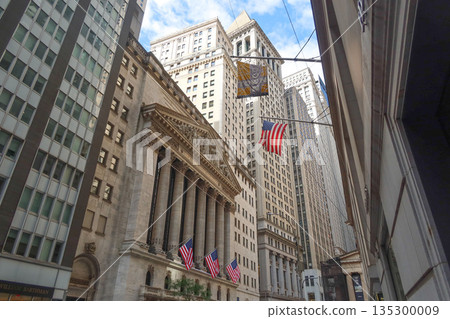 New York Stock Exchange (NYSE) on Wall Street, Manhattan, New York, NY, USA. August 27, 2025 135300009