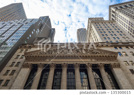 New York Stock Exchange (NYSE) on Wall Street, Manhattan, New York, NY, USA. August 27, 2025 135300015