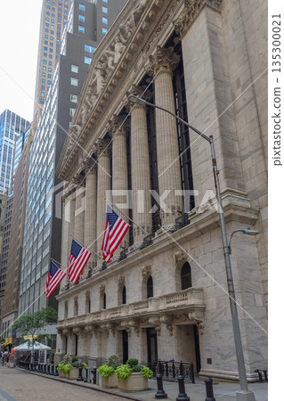 New York Stock Exchange (NYSE) on Wall Street, Manhattan, New York, NY, USA. August 27, 2025 New York Stock Exchange (NYSE) on Wall Street, Manhattan, New York, NY, USA. August 27, 2025 135300021