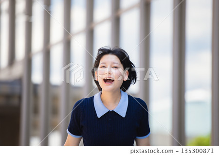 年輕的女士的肖像 135300871