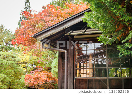 大氣的老日本房子景觀材料 135302336