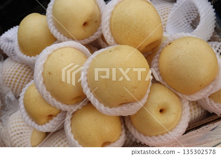 asian pear on shop for sell asian pear on shop for sell 135302578