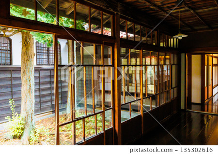 Atmospheric old Japanese house landscape material Atmospheric old Japanese house landscape material 135302616