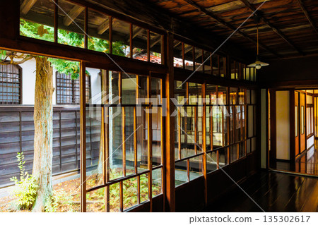 Atmospheric old Japanese house landscape material Atmospheric old Japanese house landscape material 135302617