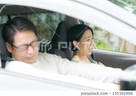 Couple having car trouble 135302900