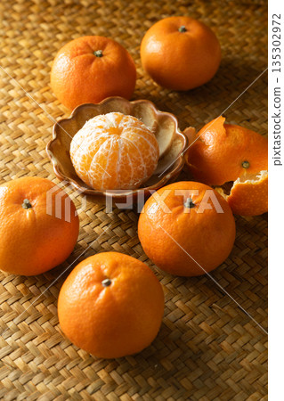 Fresh oranges 135302972