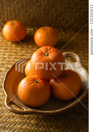 Fresh oranges 135303011