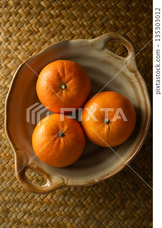 Fresh oranges Fresh oranges 135303012