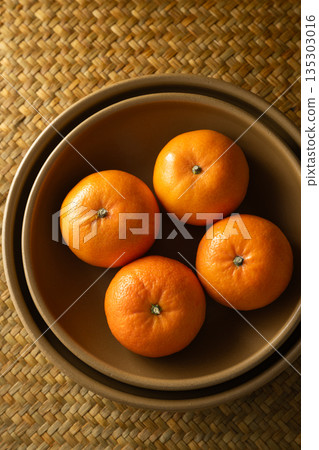 Fresh oranges Fresh oranges 135303016