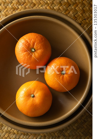 Fresh oranges Fresh oranges 135303017
