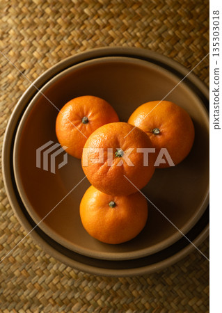 Fresh oranges Fresh oranges 135303018