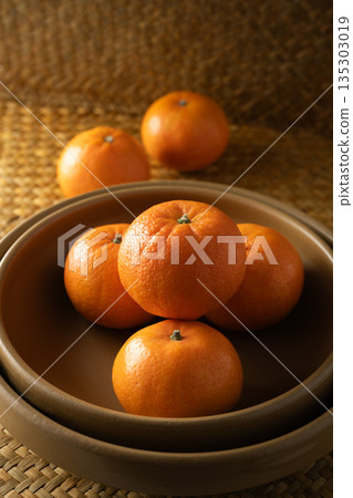 Fresh oranges 135303019