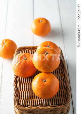 Fresh oranges 135303032