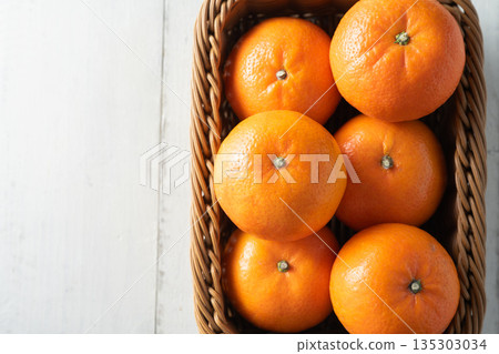 Fresh oranges Fresh oranges 135303034