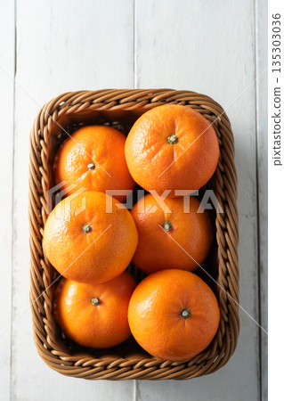 Fresh oranges 135303036