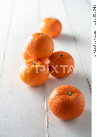 Fresh oranges 135303042
