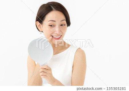Female periodontal care 135303281