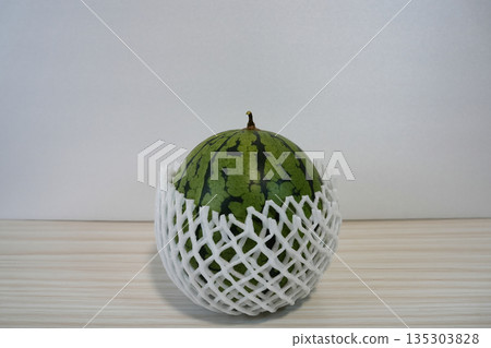 小西瓜,附果蓋 小西瓜,附果蓋 135303828