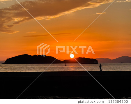 Beautiful sunset sky and island silhouettes on the sea Beautiful sunset sky and island silhouettes on the sea 135304300