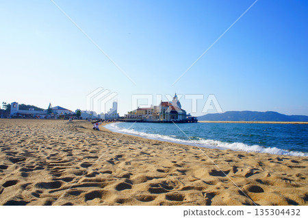 Sea and sandy beach of "Seaside Momochi Seaside Park" in Sawara Ward, Fukuoka Prefecture_60 Sea and sandy beach of "Seaside Momochi Seaside Park" in Sawara Ward, Fukuoka Prefecture_60 135304432