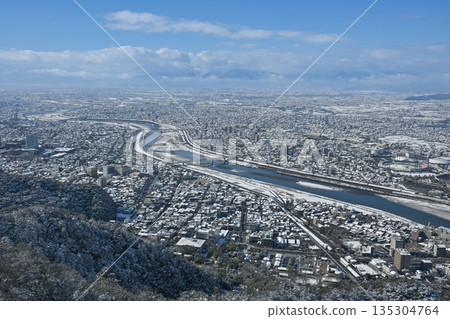 View from Gifu Castle's main tower: Snowy scenery View from Gifu Castle's main tower: Snowy scenery 135304764