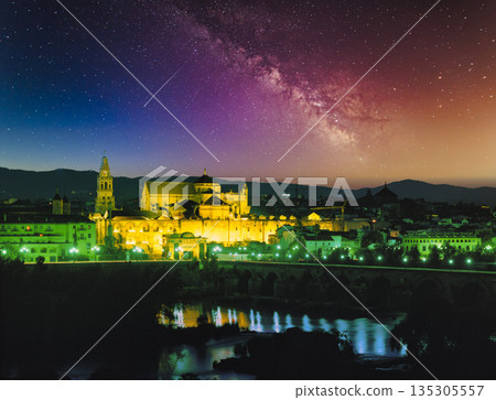 夜幕下的科爾多瓦老城與羅馬橋 135305557