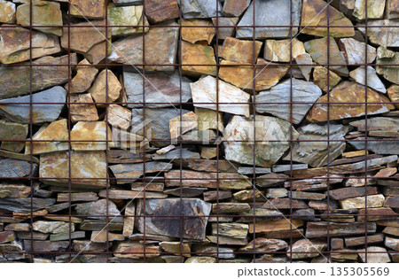 石牆 135305569