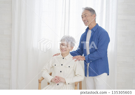 Portrait of a senior couple in the living room 135305603
