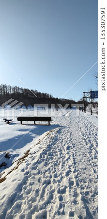 wooden bench in winter wooden bench in winter 135307591