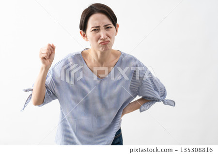 Woman in casual clothes lifestyle image 135308816