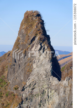 從熊本縣阿蘇山貓岳東峰眺望天狗岩 135308872