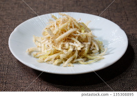 Radish peel namul 135308895