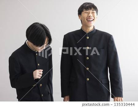穿制服的男學生 135310444