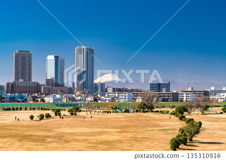 神奈川縣多摩川河床，可俯瞰富士山 135310916