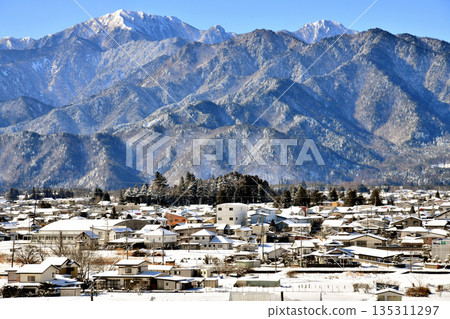 從大町市大町眺望垣山和唐澤山（大町市，長野縣）[2026.1] 135311297