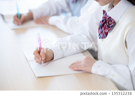 高中生手中學習 高中生手中學習 135312238