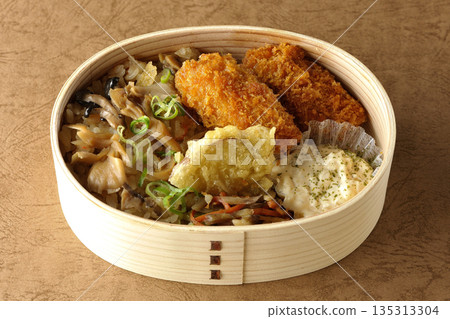 蘑菇飯和炸蠔便當 蘑菇飯和炸蠔便當 135313304