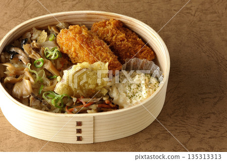 蘑菇飯和炸蠔便當 135313313