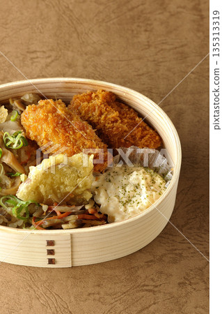 蘑菇飯和炸蠔便當 135313319